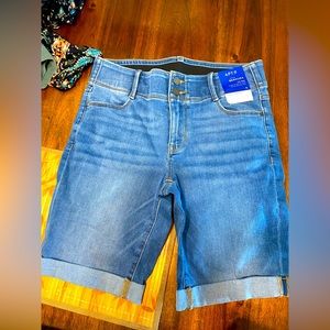 Women’s Bermuda Shorts